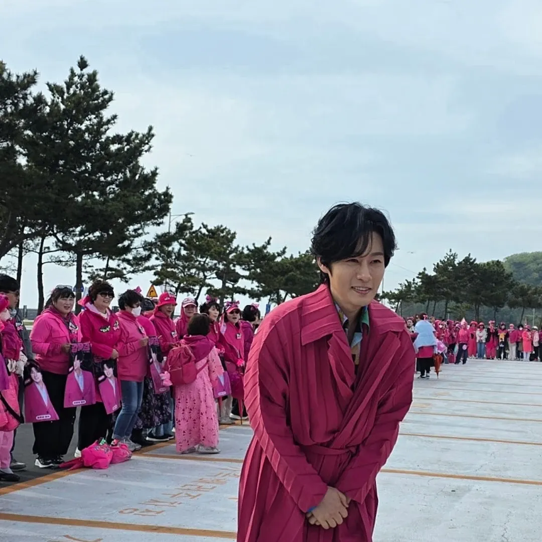 Behind-the-scenes cut of Kang Moonkyung