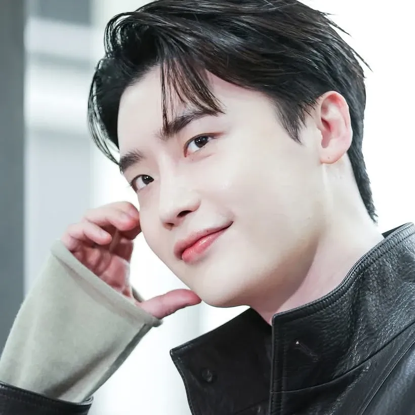 Behind-the-scenes cut of Lee Jongsuk