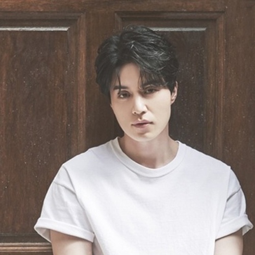 Recent activity shot of Lee Dongwook
