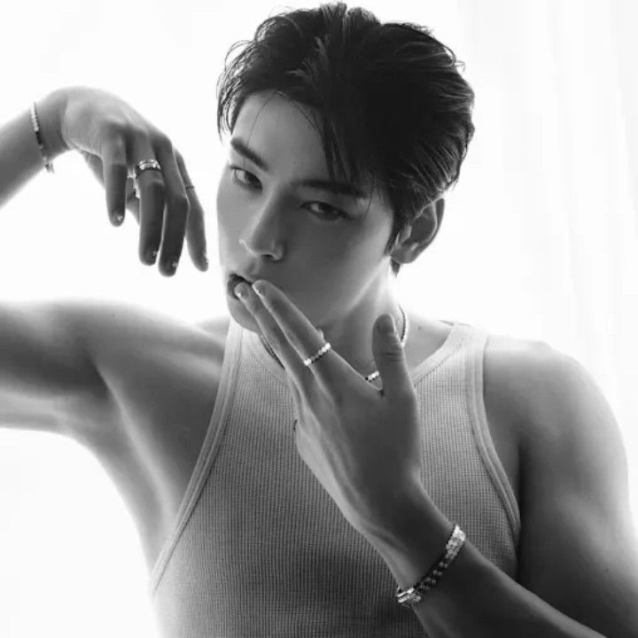 Latest photo of Cha Eunwoo