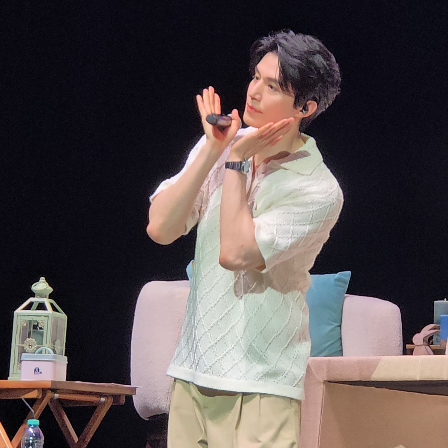 Behind-the-scenes cut of Lee Dongwook