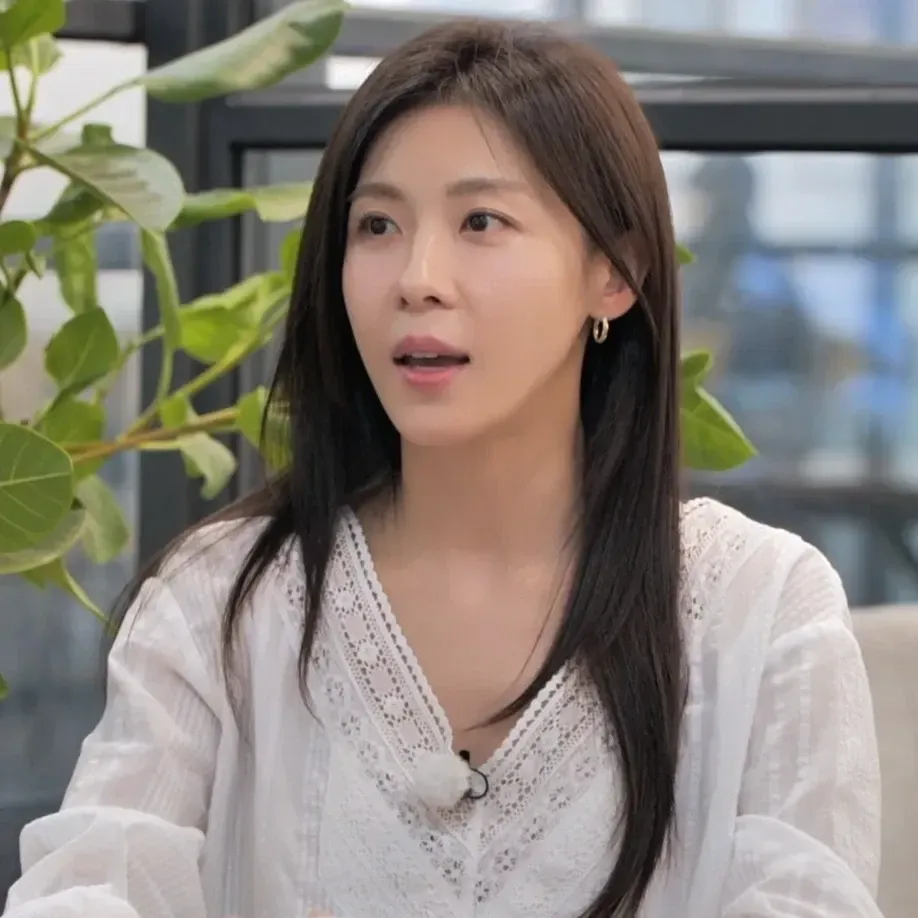A moment captured by a fan of Ha Jiwon