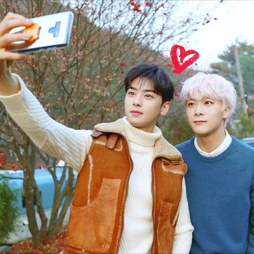 A moment captured by a fan of Cha Eunwoo