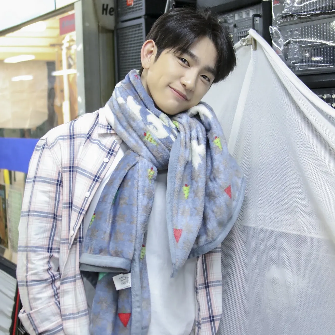 Cuplikan di balik layar dari Park Jinyoung