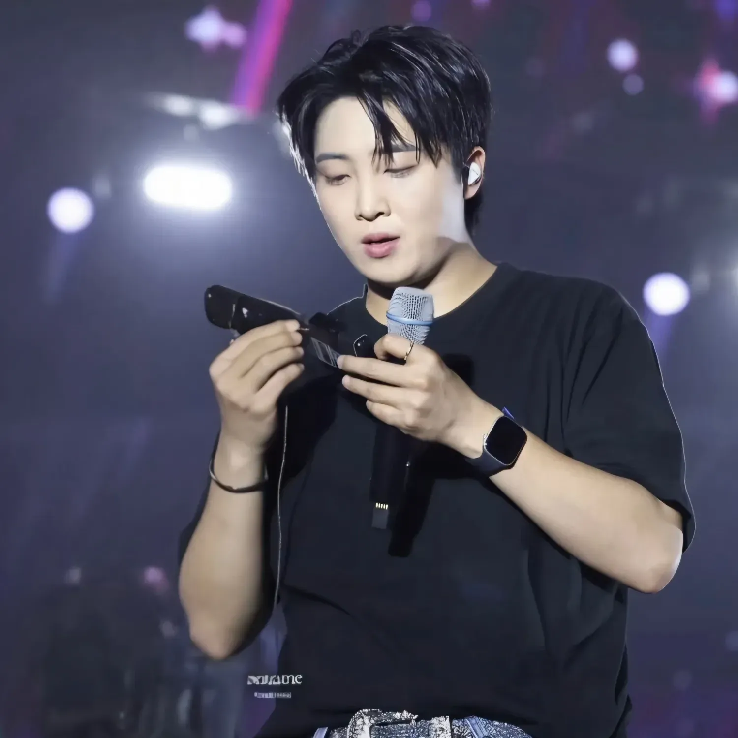 A moment captured by a fan of Hwang Yunsung