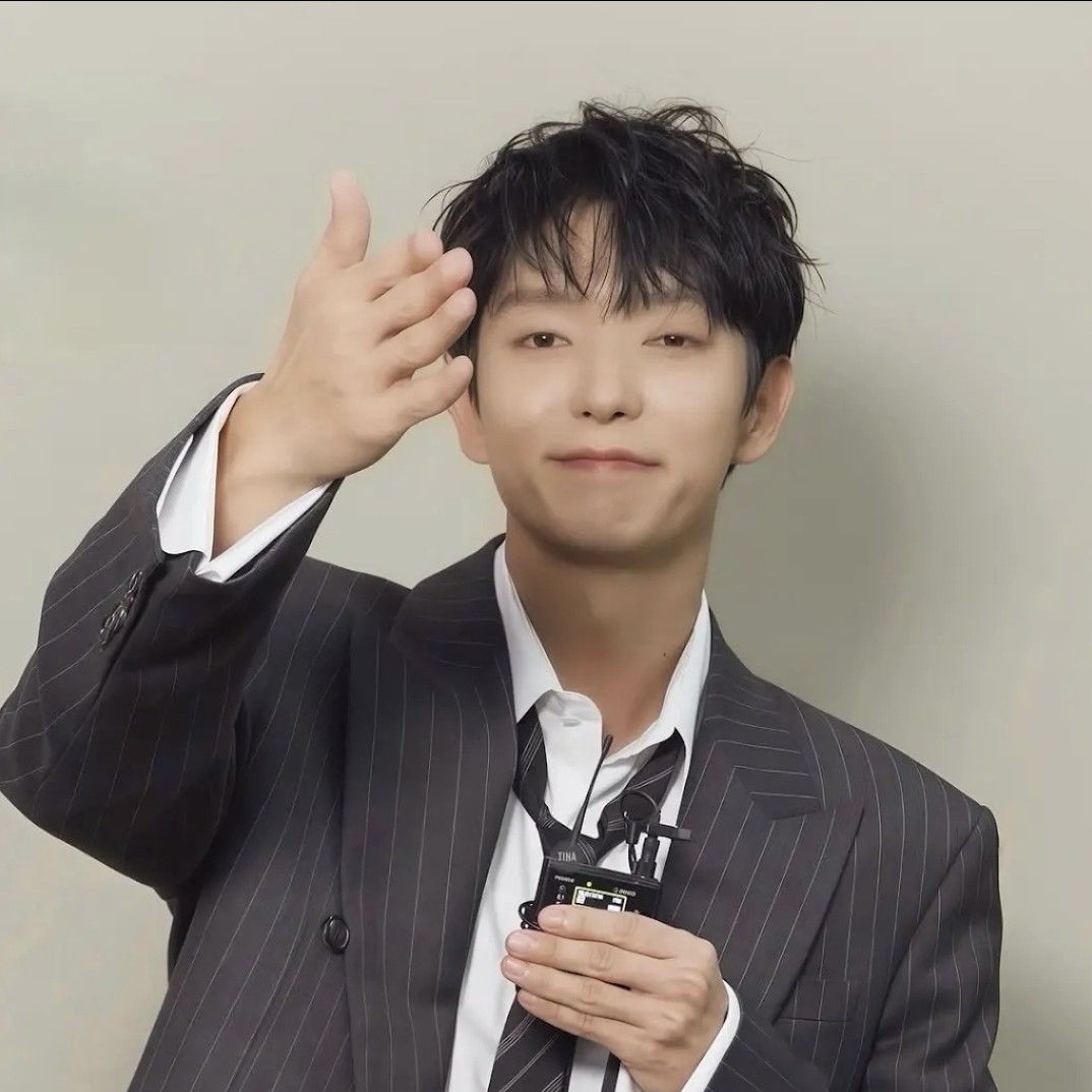 Behind-the-scenes cut of Lee Joongi