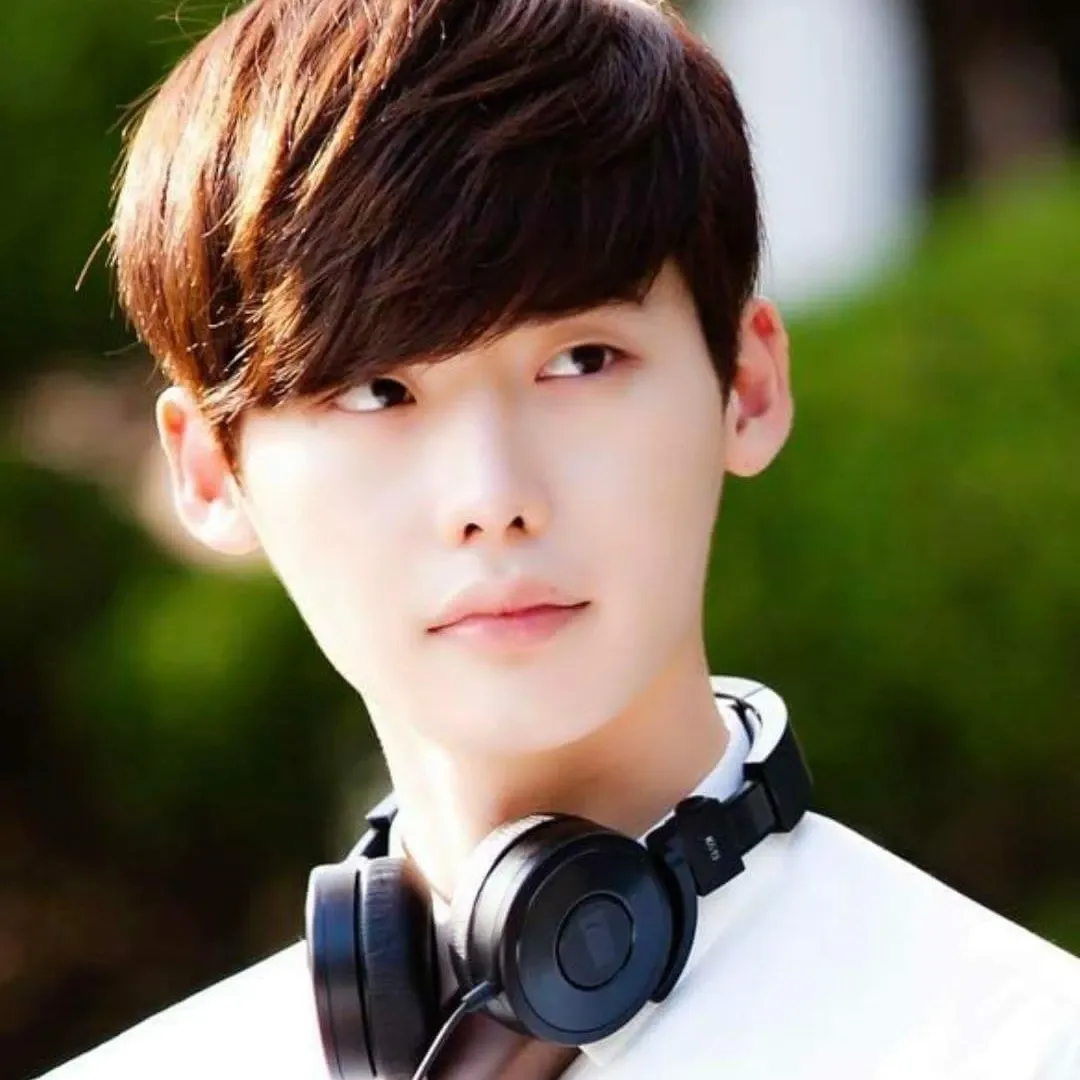 A moment captured by a fan of Lee Jongsuk