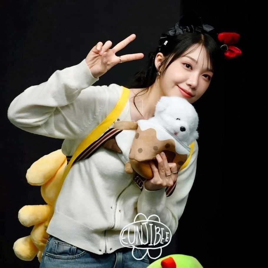 Behind-the-scenes cut of Jung Eunji