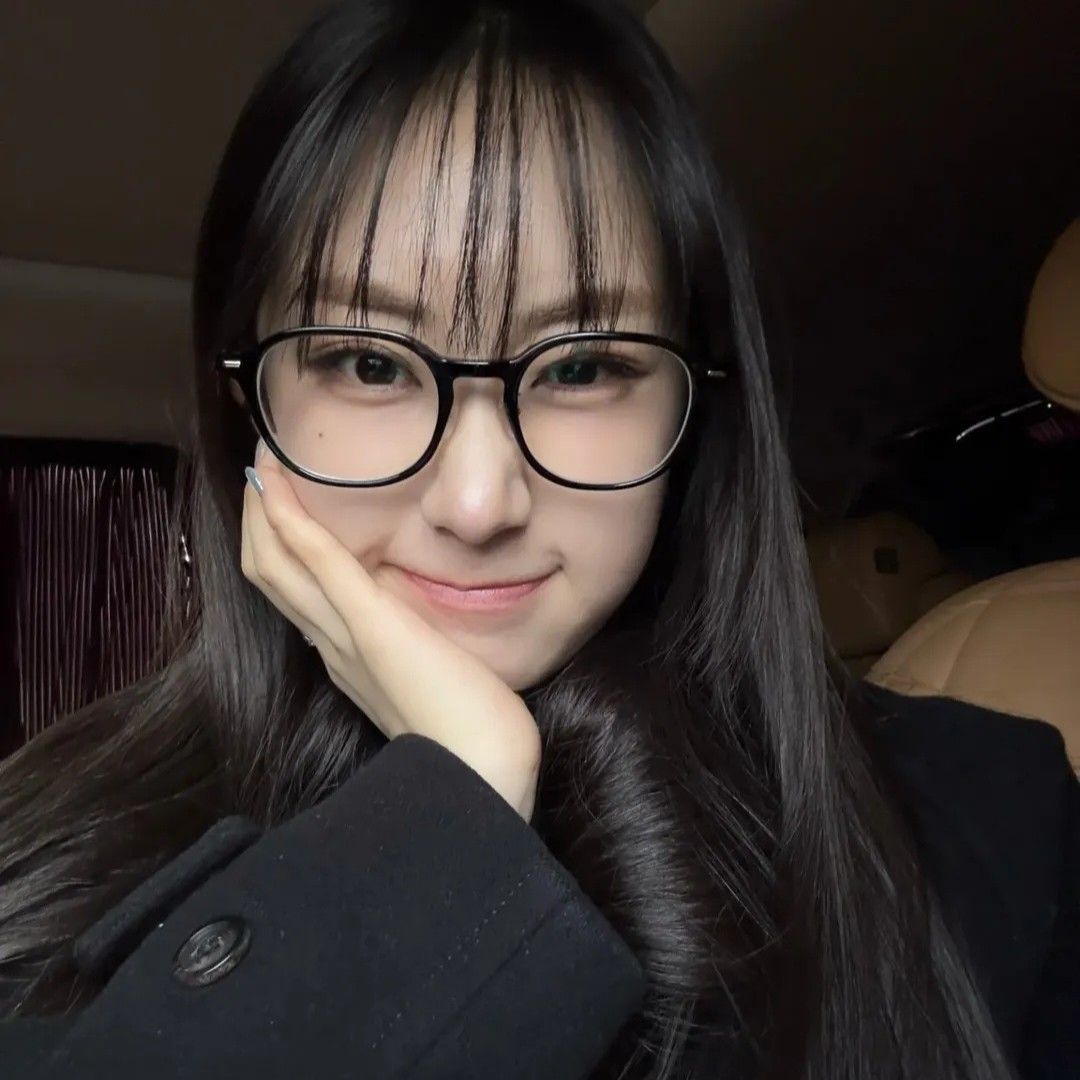 A moment captured by a fan of Jeon Yujin