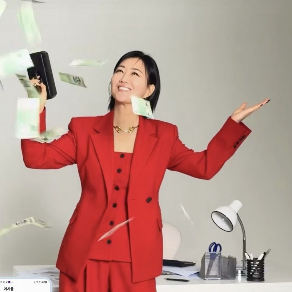 Behind-the-scenes cut of Jang Yoonjeong