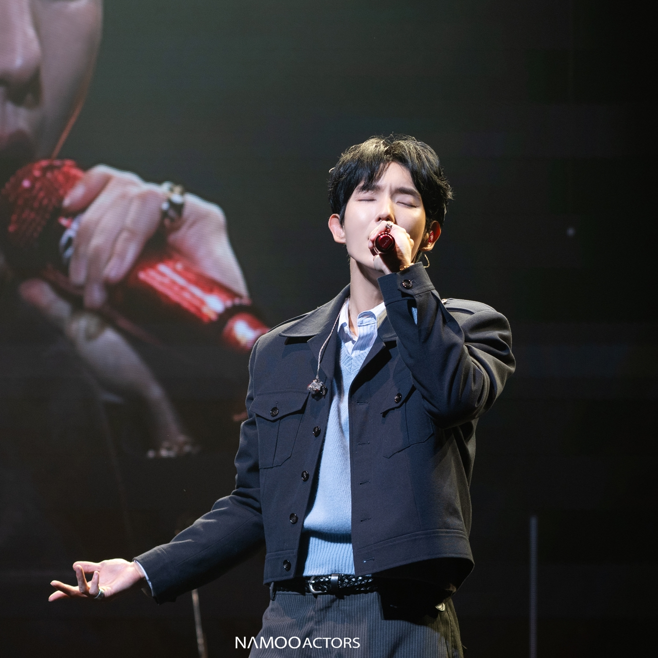 A moment captured by a fan of Lee Joongi