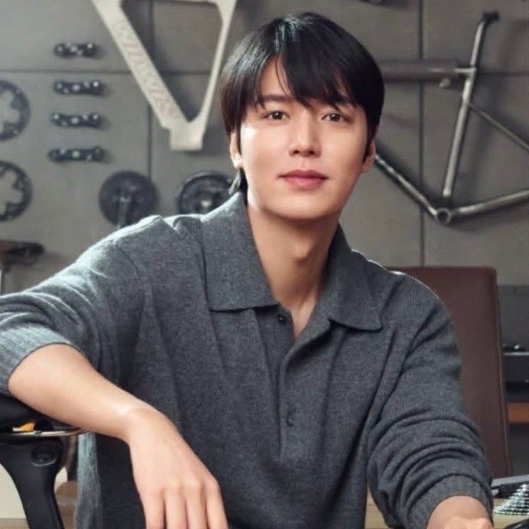 イ・ミンホの最近の活動ショット