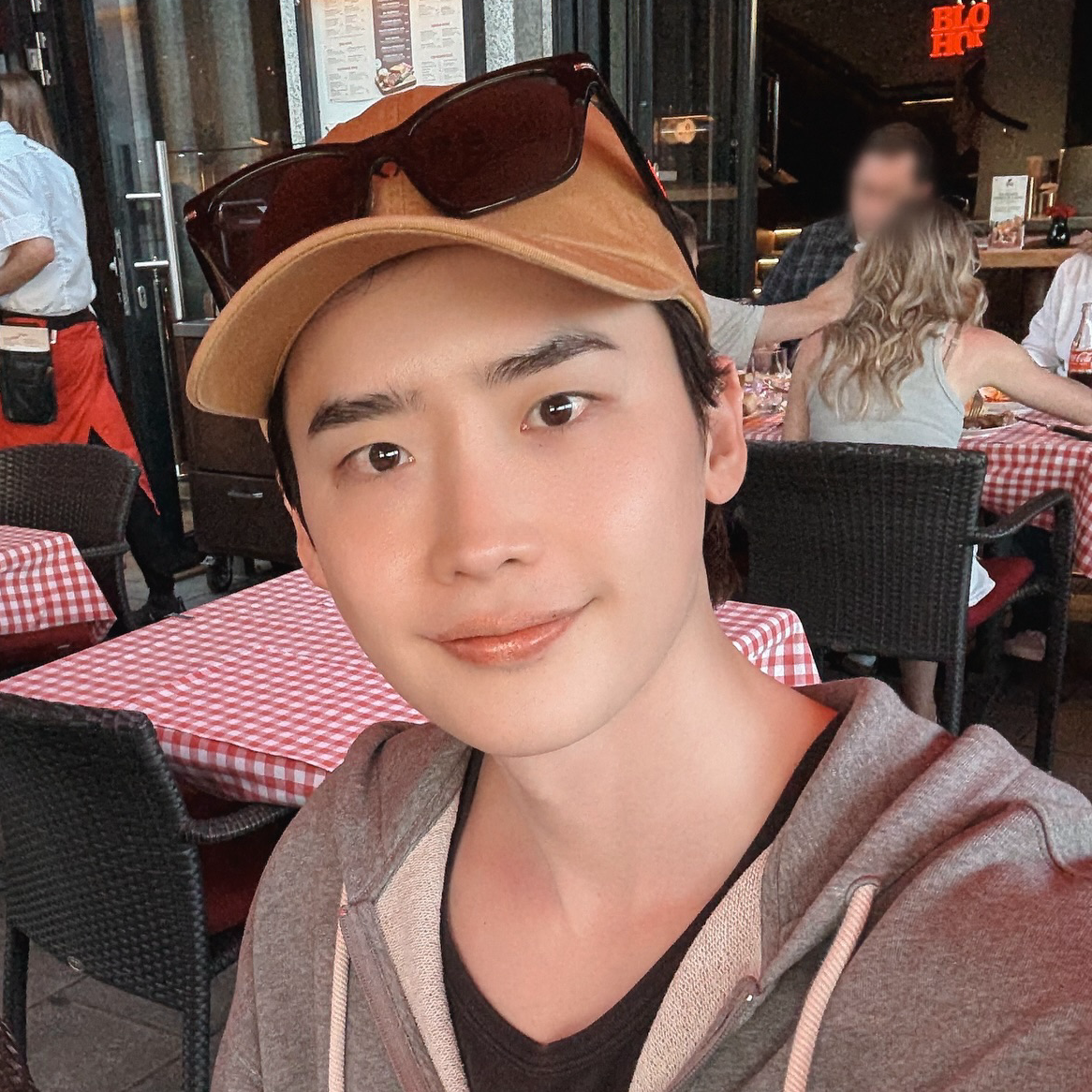 粉絲拍下的李鍾碩瞬間