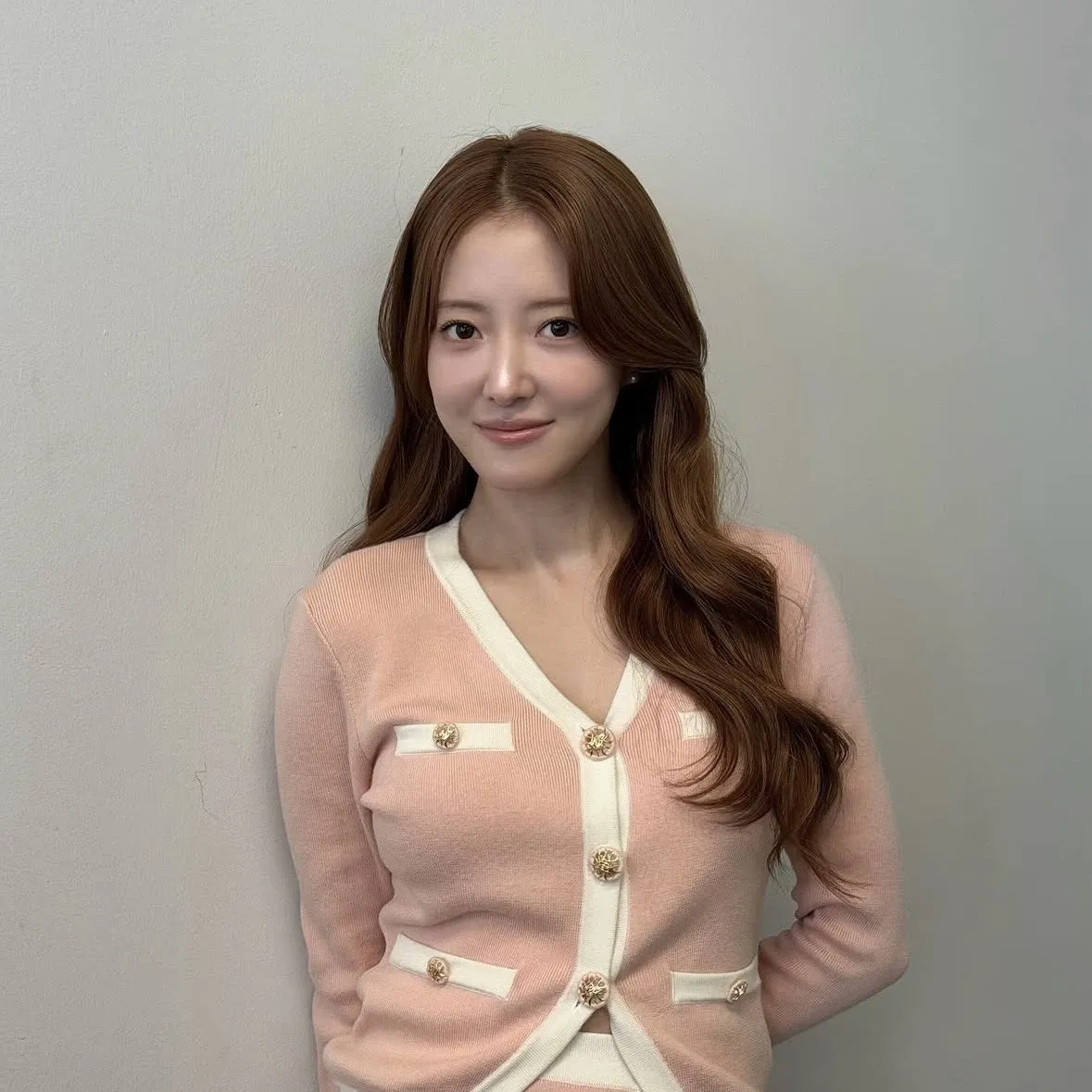 Behind-the-scenes cut of Lee Seyoung