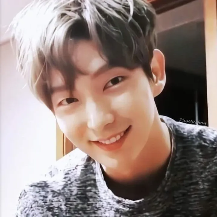 A moment captured by a fan of Lee Joongi