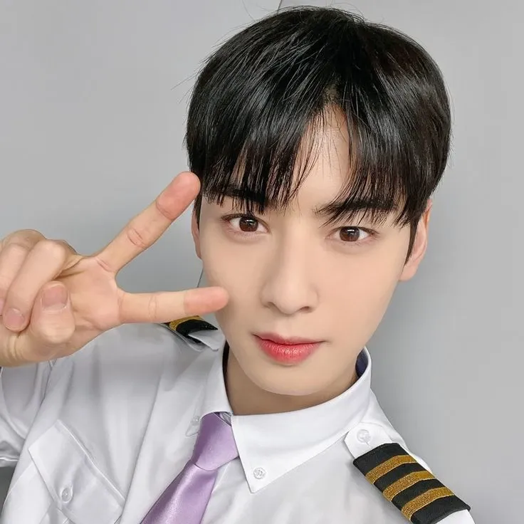 Latest photo of Cha Eunwoo