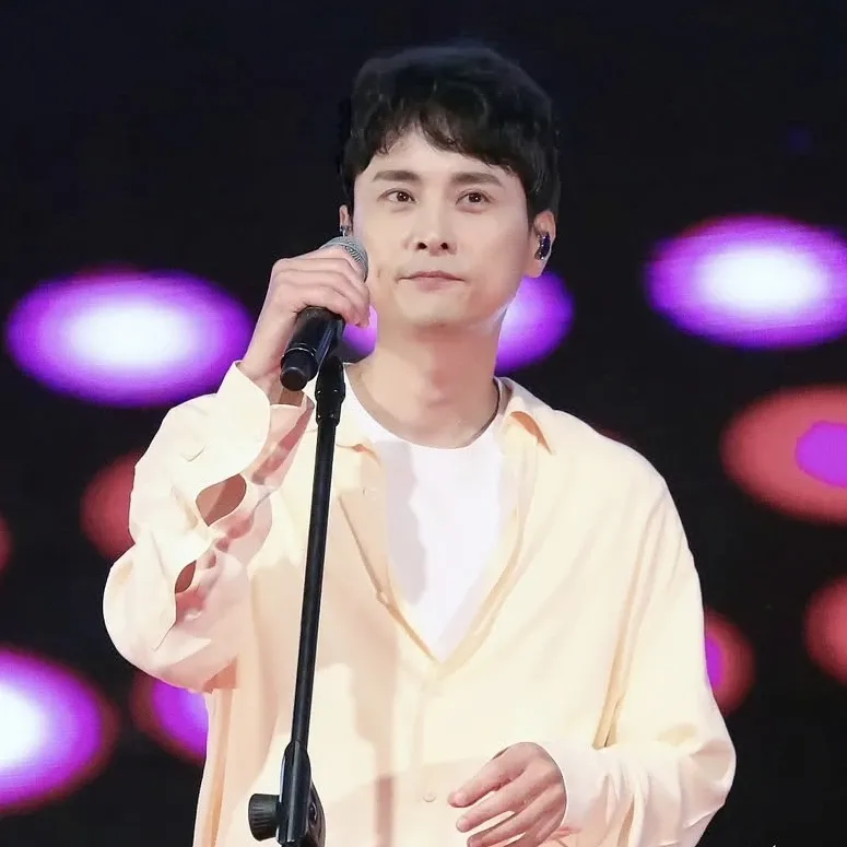 Cuplikan di balik layar dari Min Kyunghoon