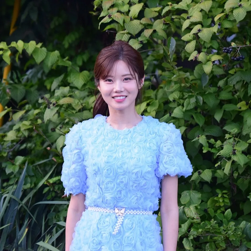 Behind-the-scenes cut of Bae Ahyeon