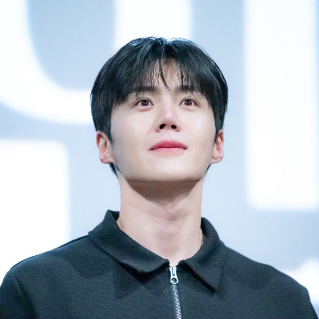 粉丝拍下的金宣虎瞬间