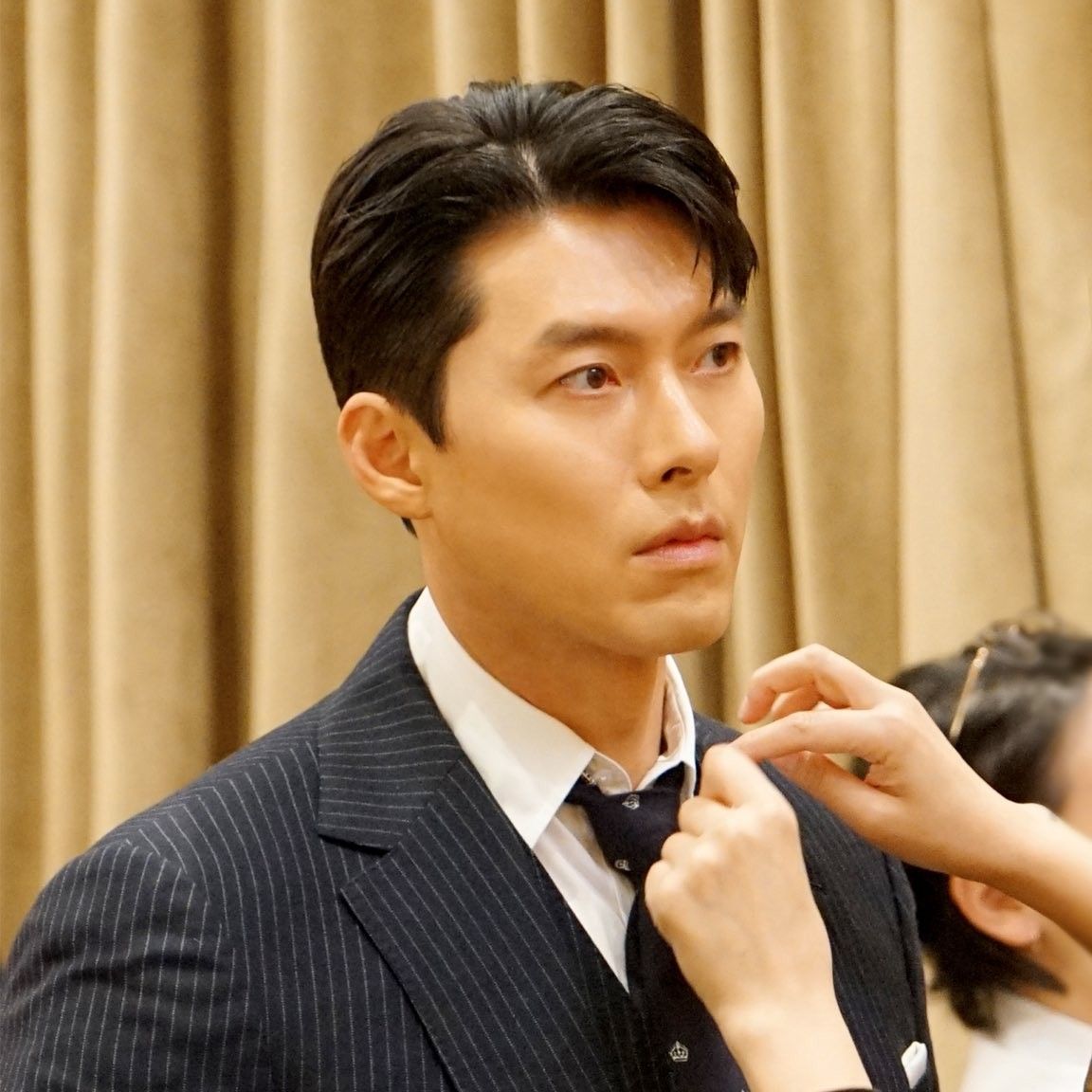 Cuplikan di balik layar dari Hyun Bin