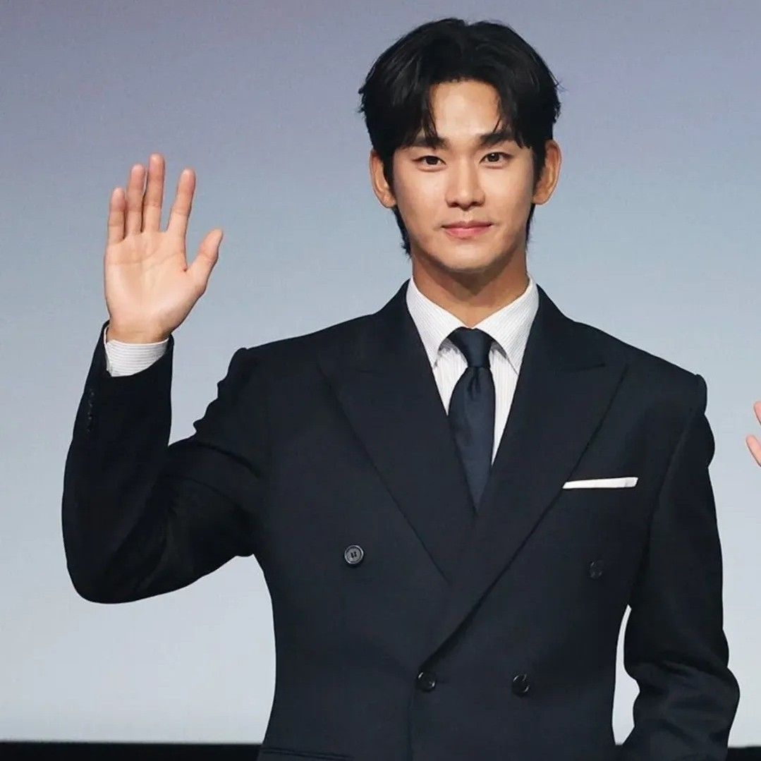 粉丝拍下的金秀贤瞬间