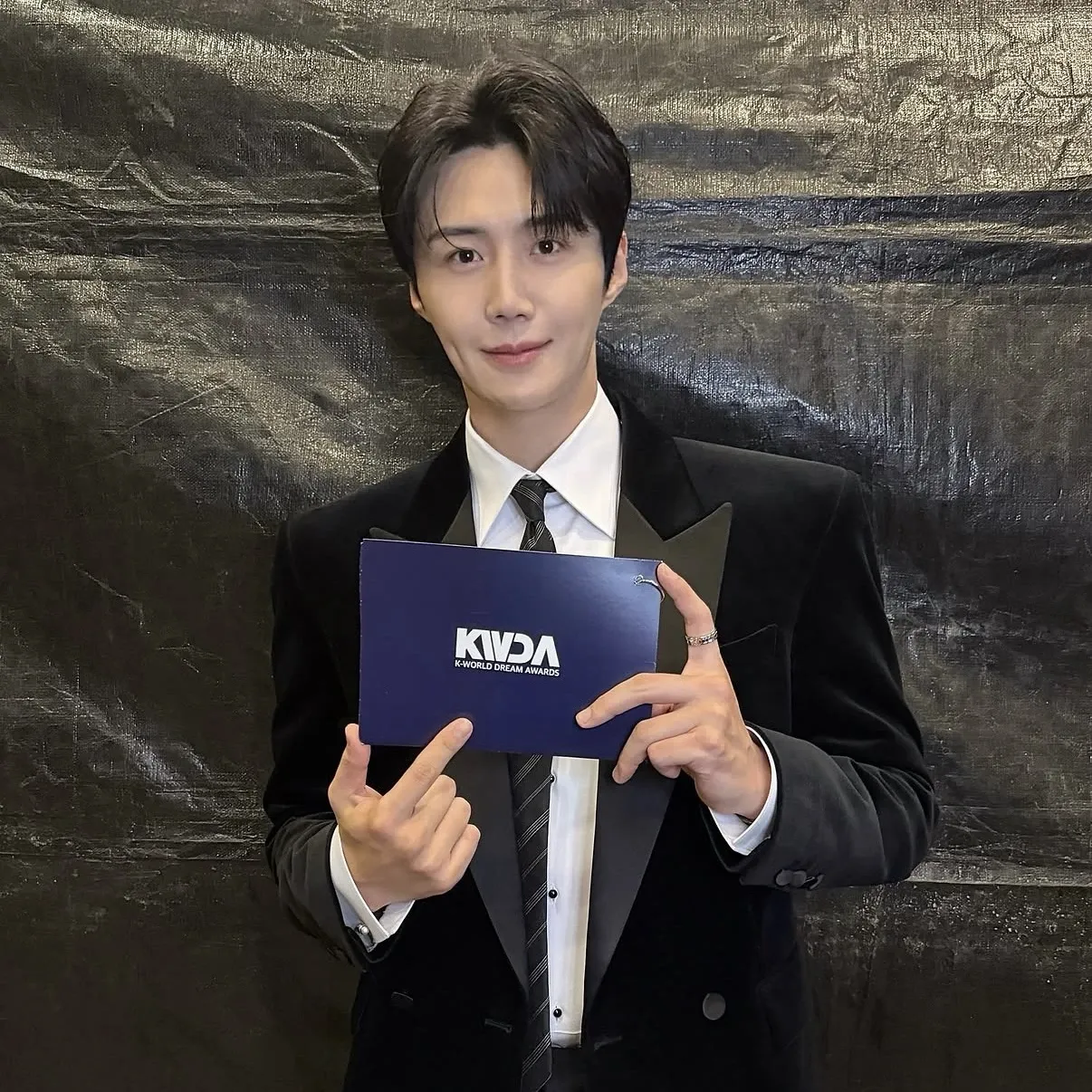 Behind-the-scenes cut of Kim Seonho