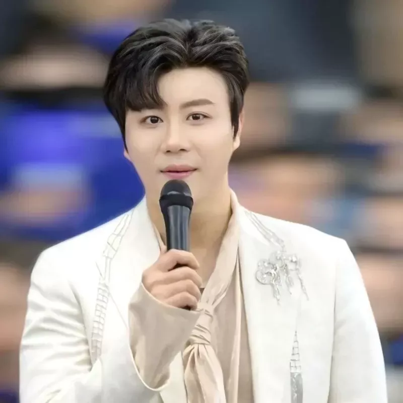 Recent activity shot of Jin Haesung