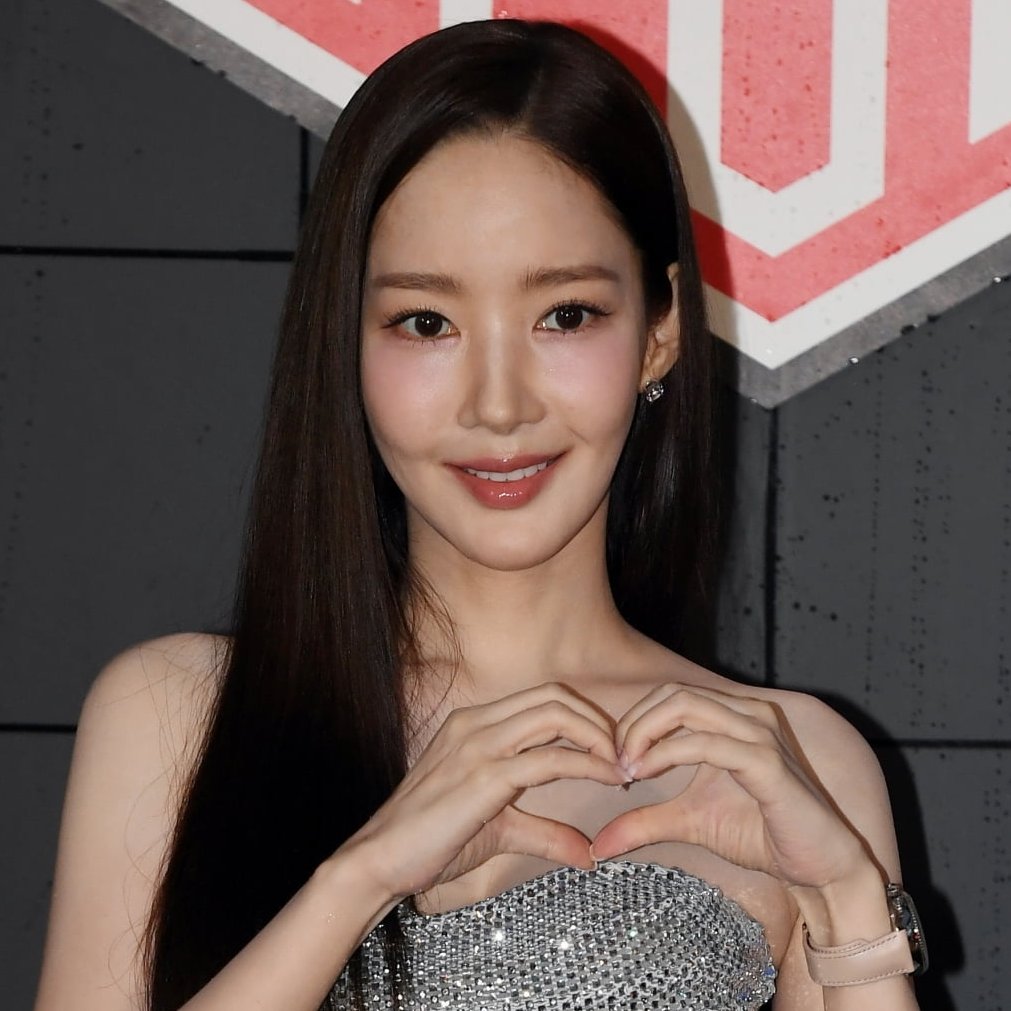 Foto kegiatan terbaru dari Park Minyoung