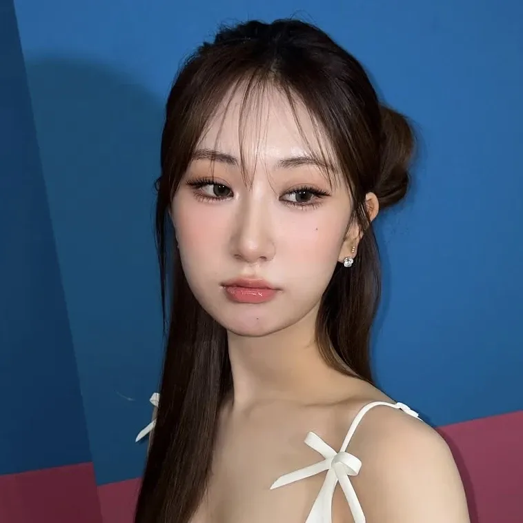 Momen yang diabadikan oleh penggemar Jeon Yujin