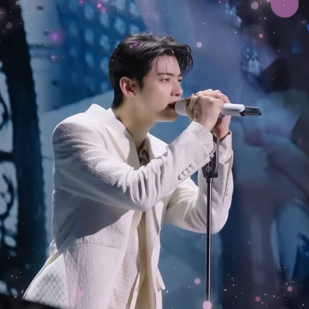 Latest photo of Cha Eunwoo