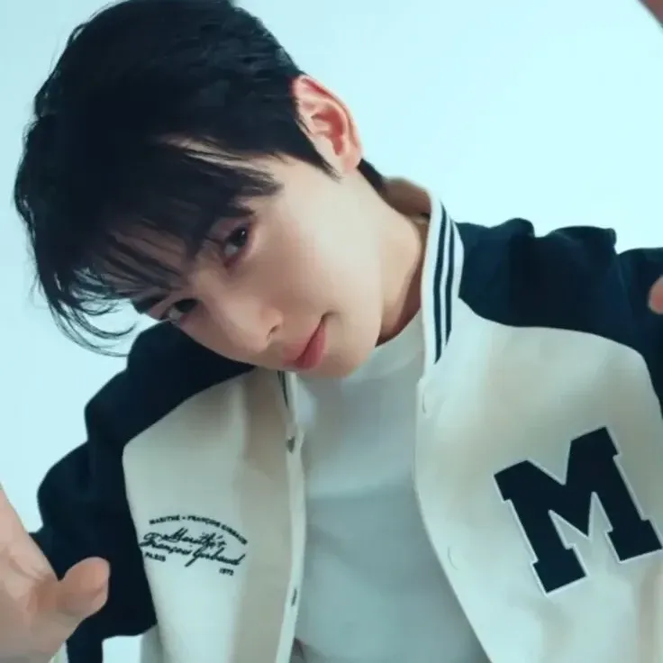 Latest photo of Cha Eunwoo