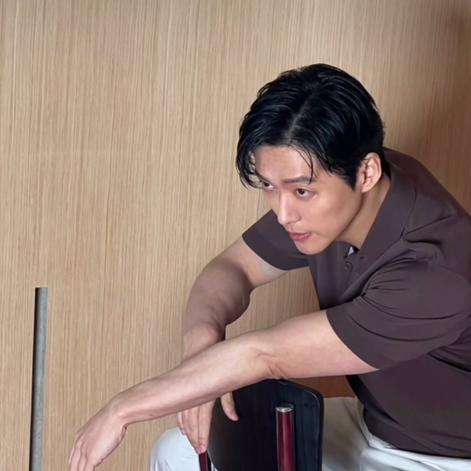 Behind-the-scenes cut of Namkoong Min