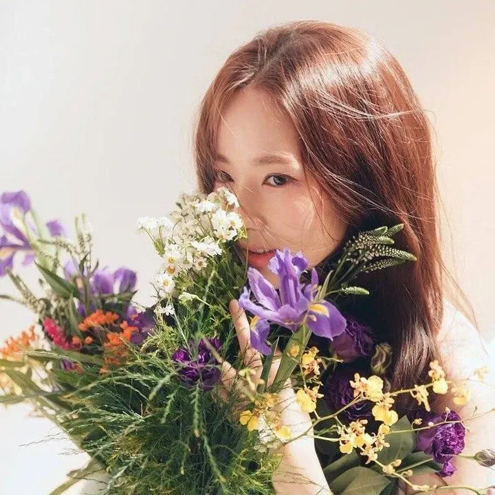 Behind-the-scenes cut of Park Minyoung