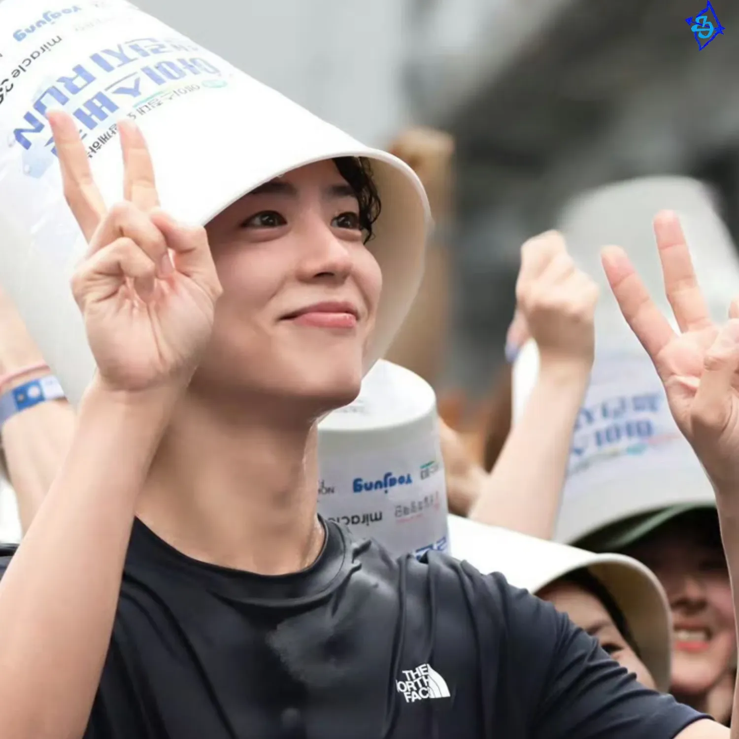 A moment captured by a fan of Park Bogum