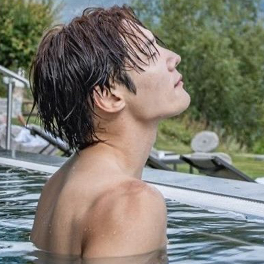 최진혁 최근 활동샷