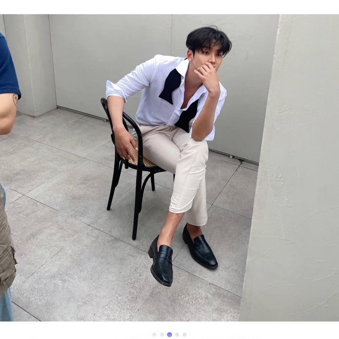 로운의 비하인드 컷