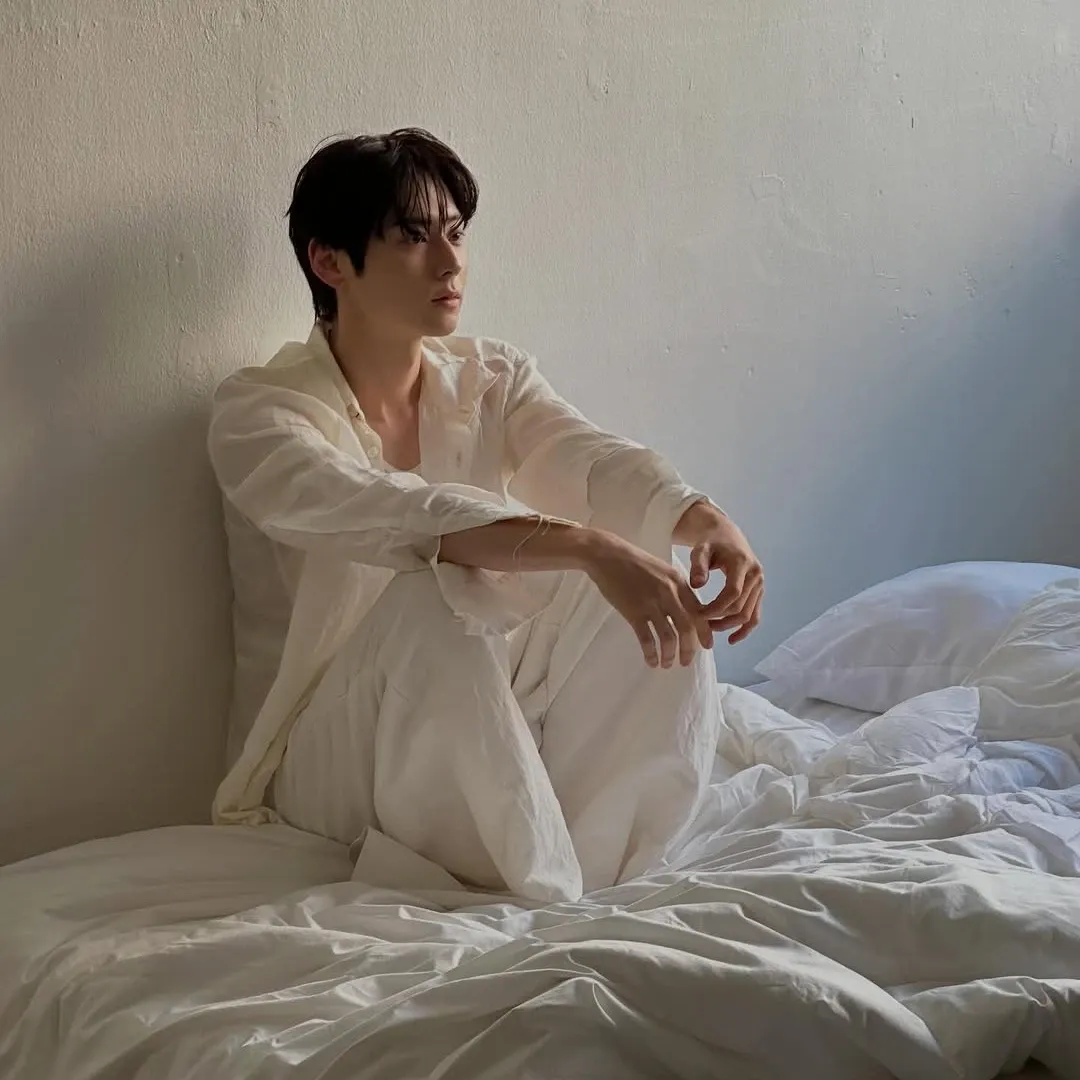 Behind-the-scenes cut of Hwang Minhyun