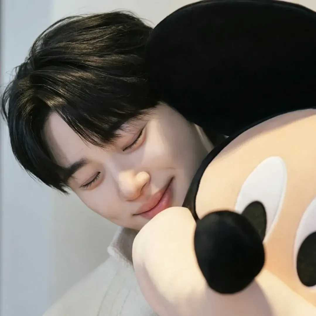 Latest photo of Byeon Wooseok