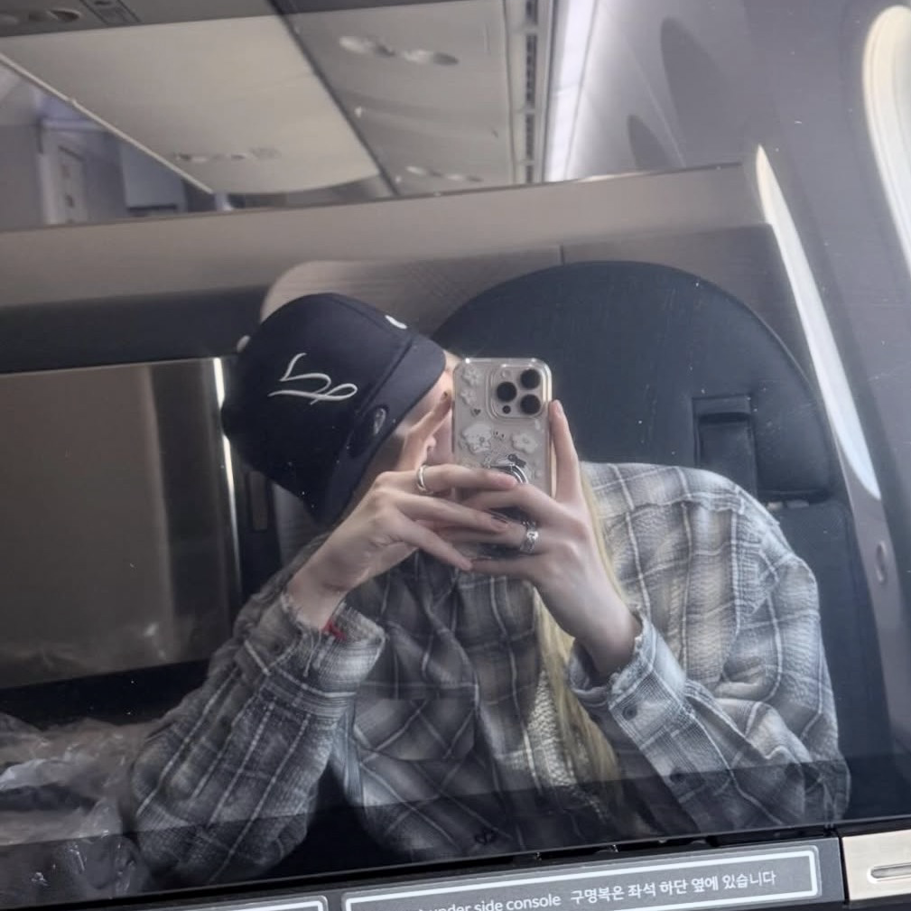 A moment captured by a fan of BADA