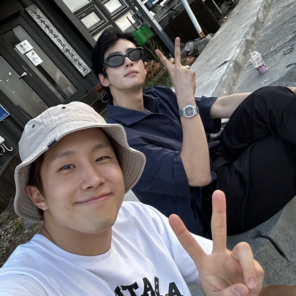 Behind-the-scenes cut of Cha Eunwoo