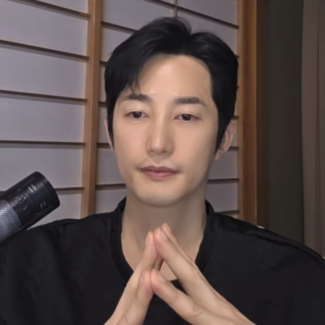 A moment captured by a fan of Park Sihoo