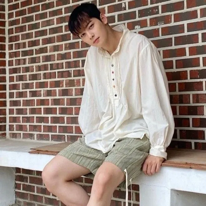 Recent activity shot of Cha Eunwoo