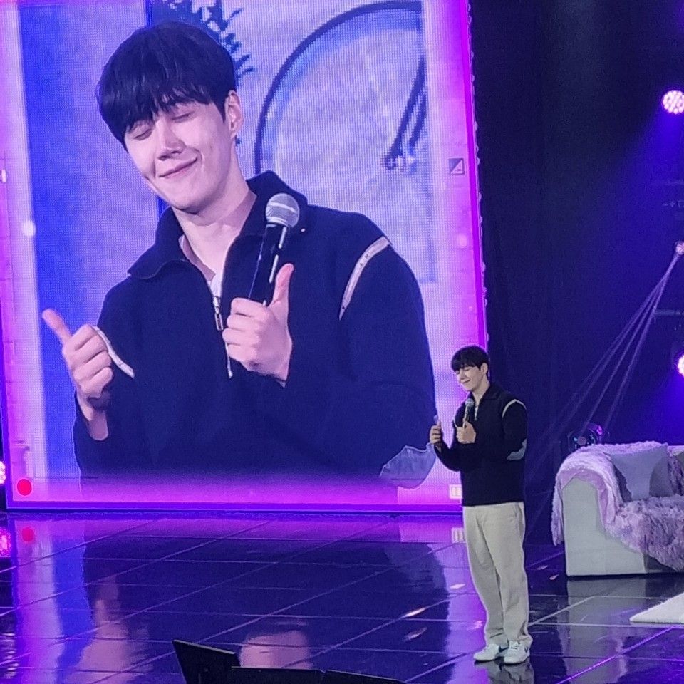 Behind-the-scenes cut of Kim Seonho