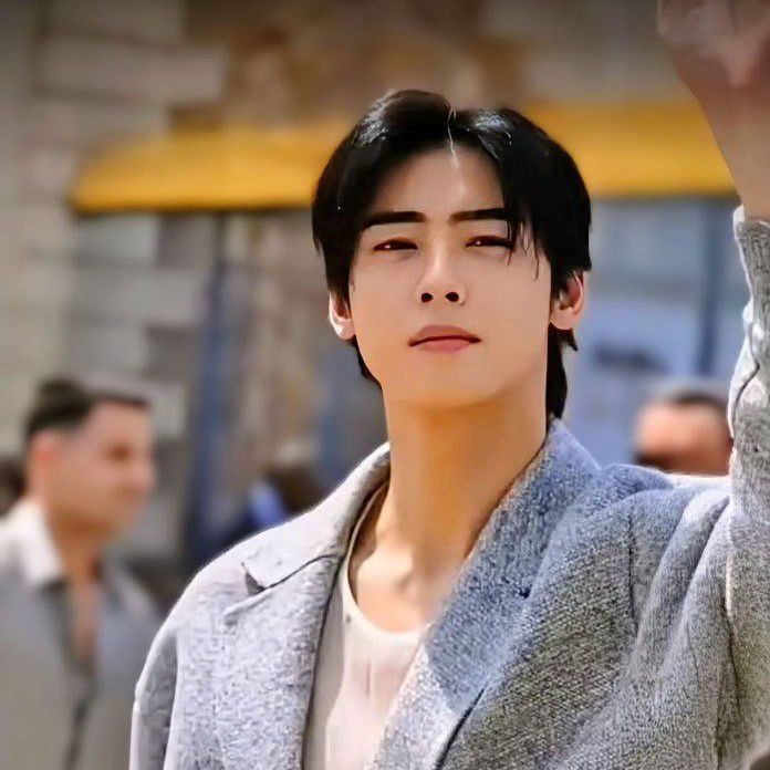 Behind-the-scenes cut of Cha Eunwoo