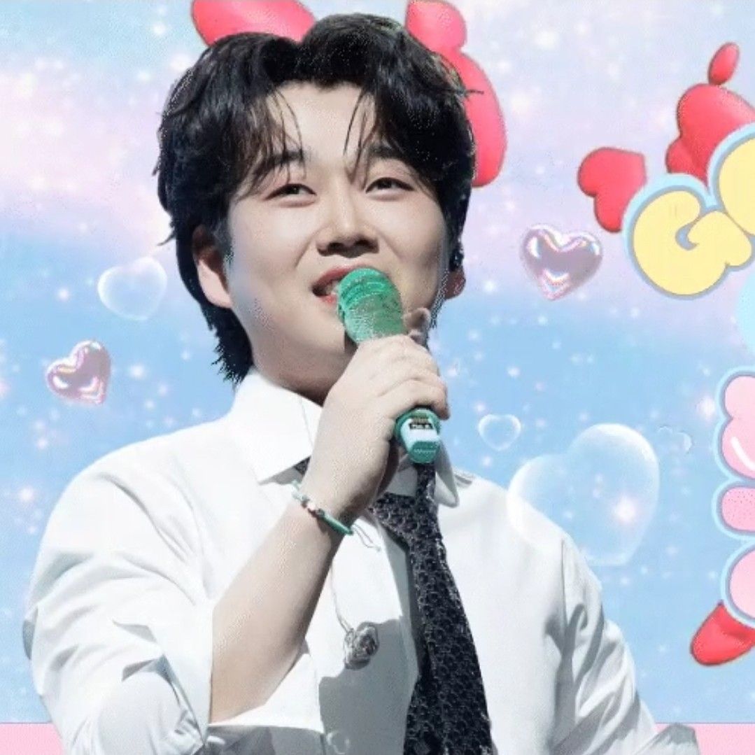 A moment captured by a fan of Hwang Youngwoong