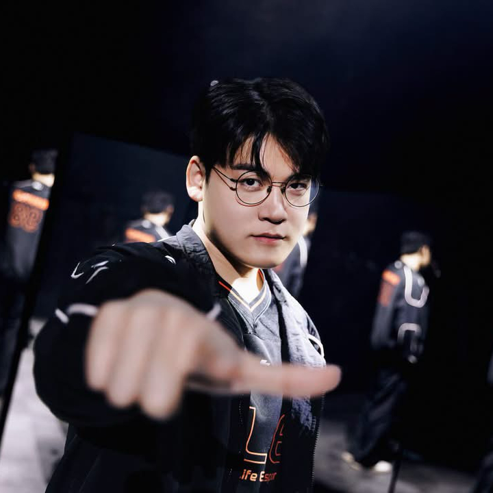 Latest photo of Gumayusi