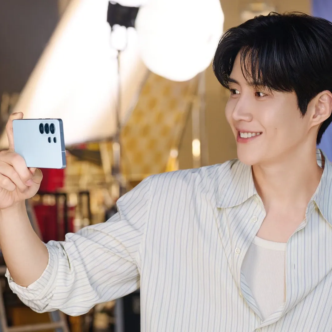 Behind-the-scenes cut of Kim Seonho