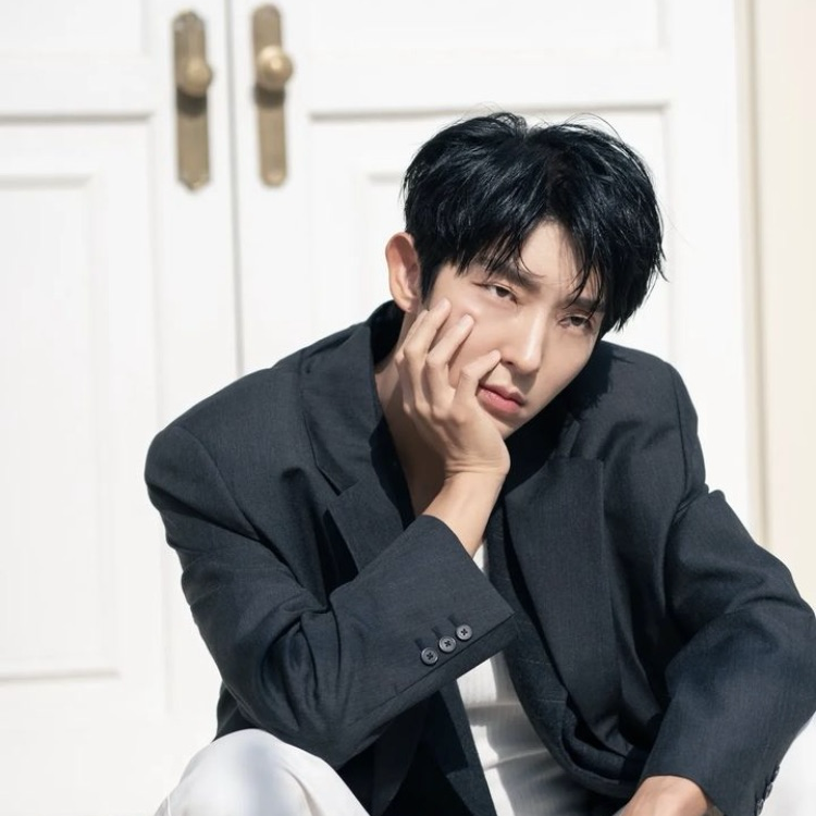 A moment captured by a fan of Lee Joongi