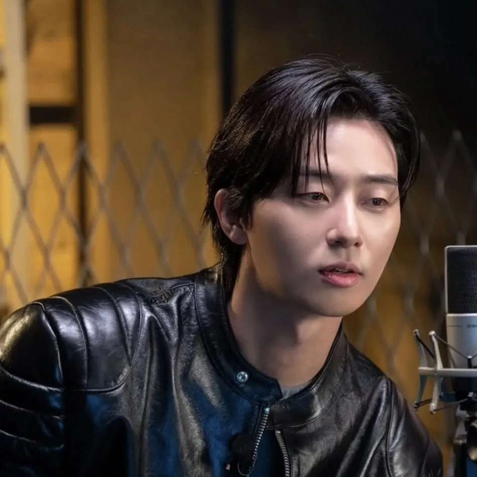 Recent activity shot of Park Seojoon