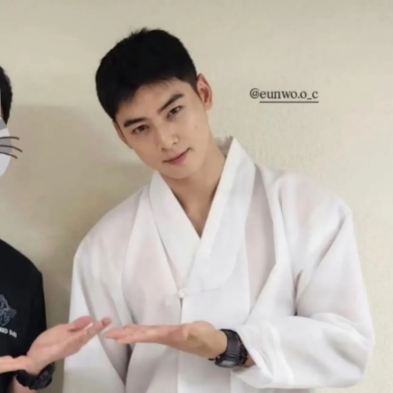 A moment captured by a fan of Cha Eunwoo